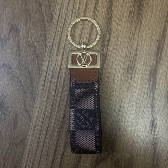 LV Damier Ebene Dragonne Key Holder - Picture 1 of 2